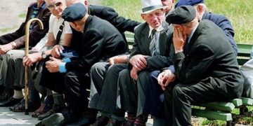 Nga 1 prilli të gjithë me llogari bankare, pritet vendimi i qeverisë për të kaluar pensionet