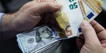 Këmbimi valutor/ Me sa lekë blihen e shiten, euro, dollari dhe disa nga valutat e tjera