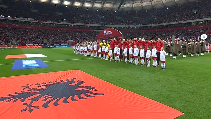 LIVE/ Strakosha bën daljen e gabuar dhe fatale, Polonia barazon shifrat me Lewandowskin (VIDEO)