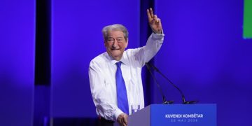 ‘Kam bërë gabime, por…” Berisha në Kuvendin e PD-së: Deshën ta blinin, por kjo parti s’është për tregti