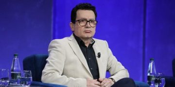 Pse Amerika i hoqi ndalimin e udhëtimit Berishës në kulmin e protestave që mbështeten nga BE?