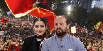 Dritan Goxhajn e sulmon dhe Sara Mila: E ke vendin në ferr, je anti-amerikan dhe mohues i gjakut shqiptar. Karikaturë gjeopolitike