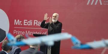 Rama jep garanci për aeroportin e Vlorës: Do të hapet me patjetër, pavarësisht mosmarrëveshjeve