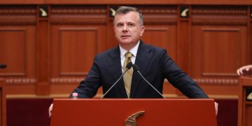 “Ti je gjobaxhi”/ Balla, i ashpër me deputetin Shehaj: Me çfarë mandati i përfaqëson protestuesit? Je hajdut i të dhënave personale