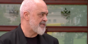 ‘Jep dorëheqjen, s’ka dialog”, Rama-protestuesve: Nuk bisedoj me të çartur, përfaqësoj 800 mijë shqiptarë