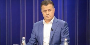 Flamur Noka sulmon protestuesit: Kanë inat Donald Trump, se nuk iu plas për zogjtë. Pas protestës qëndron Sorosi