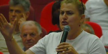“Korça të shkrihet dhe të jetë Bashkia Maliq”, deklarata e punonjëses së administratës shkakton të qeshura