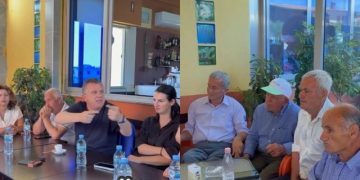 Taulant Balla, leksion ekonomie disa pensionistëve: 4 miliardë në Zvërnec janë 8, 12, se do blihen tulla e tjergulla