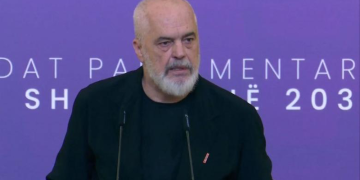 ‘Edi Rama ka mbaru’, kryeministri ironi me thirrjet në protestë: Ikën mbrëmja dhe mëngjesi, por unë këtu jam