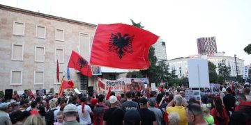 Zbulohen 13 anëtarët e Grupit Koordinues të Protestës, u dërgojnë ambasadave listën me kërkesat e protestuesve