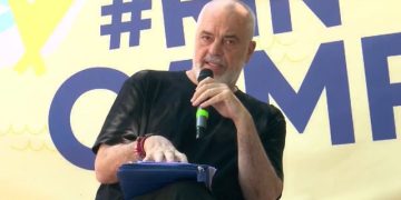 “Protesta nisi për të, por Zvërneci u harrua”, Rama: Njerëzit e drejtë në tubim po kthehen në vegla