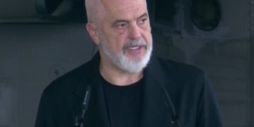 “Kjo që po ndodh në Francë e Spanjë mund të ndodhë edhe te ne”, Rama: Kemi 4 helikopterë gati dhe 3 avionë zjarrfikës në fund të vitit