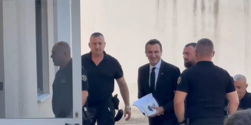 Shtyhet gjyqi kundër Dados, shkak mungesa e avokatit! Veliaj i pranishëm: Unë pa punë jam, kështu që…