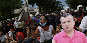 Taulant Balla për protestuesit: Janë mbeturina sociale!