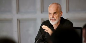 Përplasjet në protestën para Parlamentit, reagon Rama: Pisllëku i politikës së dështimit doli në pah