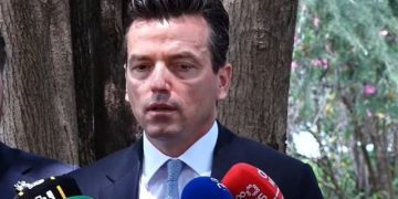 Mori kopjen e marrëveshjes me SHBA-në dhe u largua me vrap, Agron Shehaj tregon se çfarë ndodhi