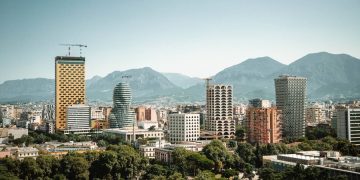 ‘Fluturojnë’ çmimet: Apartamentet në Tiranë arrijnë nivelin më të lartë ndonjëherë