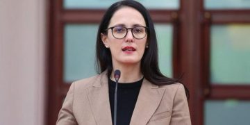 Ibrahimaj: 33 119 pensionistë kanë tërhequr sot bonusin prej 5 mijë lekësh