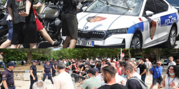 Kaosi që “rrethoi” Parlamentin, Policia: 19 të arrestuar, 12 nën hetim, u dëmtuan 15 efektivë dhe një makinë policie (EMRAT)