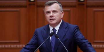 Balla: Fund gardheve në plazhe dhe ndërtimeve gjatë sezonit turistik, ndryshimet në ligj diskutohen nesër në Kuvend