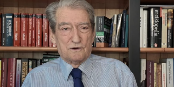 Arkmorti në protestë, Berisha: Shqiptarët përsëritën 20 Shkurtin e 1991, i organizuan Ramës funeralin politik