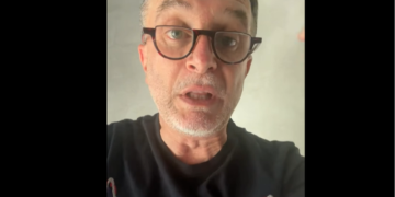 U përplas fizikisht me gazetarin, reagon Erjon Braçe: Më kishin zënë pritë mua dhe kolegëve të PS-së
