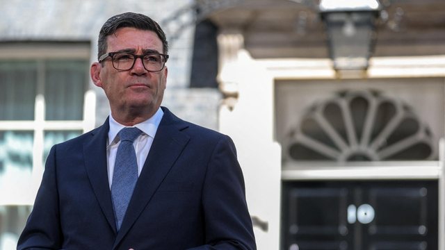 E padëgjuar: Milionerët britanikë, letër kryeministrit që të taksohen më shumë