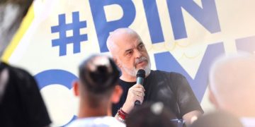 Rama tregon marrëdhëniet “shumë të vështira” me Holandën: Si një ndeshje futbolli iu ndryshoi perceptimin për Shqipërinë