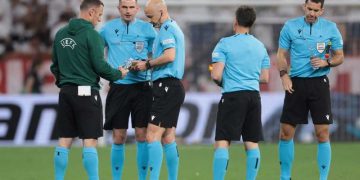 Pse FIFA ua ndalon arbitrave anglezë të drejtojnë Argjentinën në Botëror?