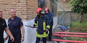 Humbi jetën nga zjarri që përfshiu banesën, 72-vjeçari ia vuri vetë flakën shtëpisë