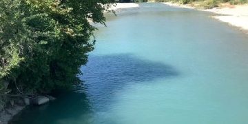 E rëndë në Berat! Ishte duke punuar në arë me babain dhe hyri në lumë për t’u freskuar, mbytet 15-vjeçari (EMRI)