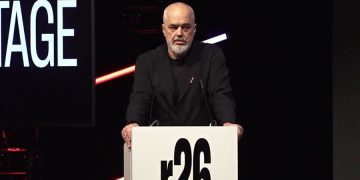 “Në atë Bulevard ku sot festojnë lirinë flamingot, janë vrarë njerëz”, Rama nga Gjermania: Protesta, mesazh për qeverinë!