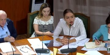 “Propagandë politike”/ Debate mes PD-PS në Komisionin e Jashtëm: Nga koncerti i Kanye West te rezoluta Shipëri-BE