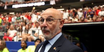 Nga trajner i papunë te finalja e Botërorit në krye të Spanjës, historia e jashtëzakonshme e Luis de la Fuente