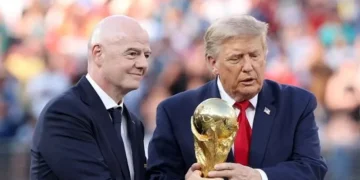 E BUJSHME/ Infantino dëshiron të rizgjidhet në krye të FIFA-s, Trump i nxjerr kartonin e kuq! Presidenti i SHBA-së i ofron zviceranit postin e rëndësishëm