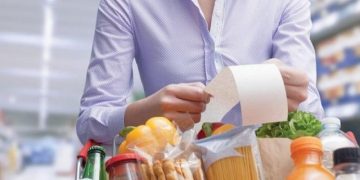Një e pesta e ekonomisë familjare shkon për bukën e gojës, Eurostat: Shqiptarët harxhojnë mbi tri herë më shumë se BE-ja për ushqime
